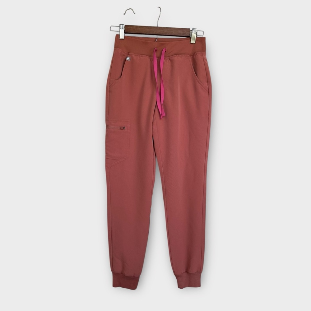 Figs Zamora Jogger Scrub Pants in Terracotta, size XXS‎